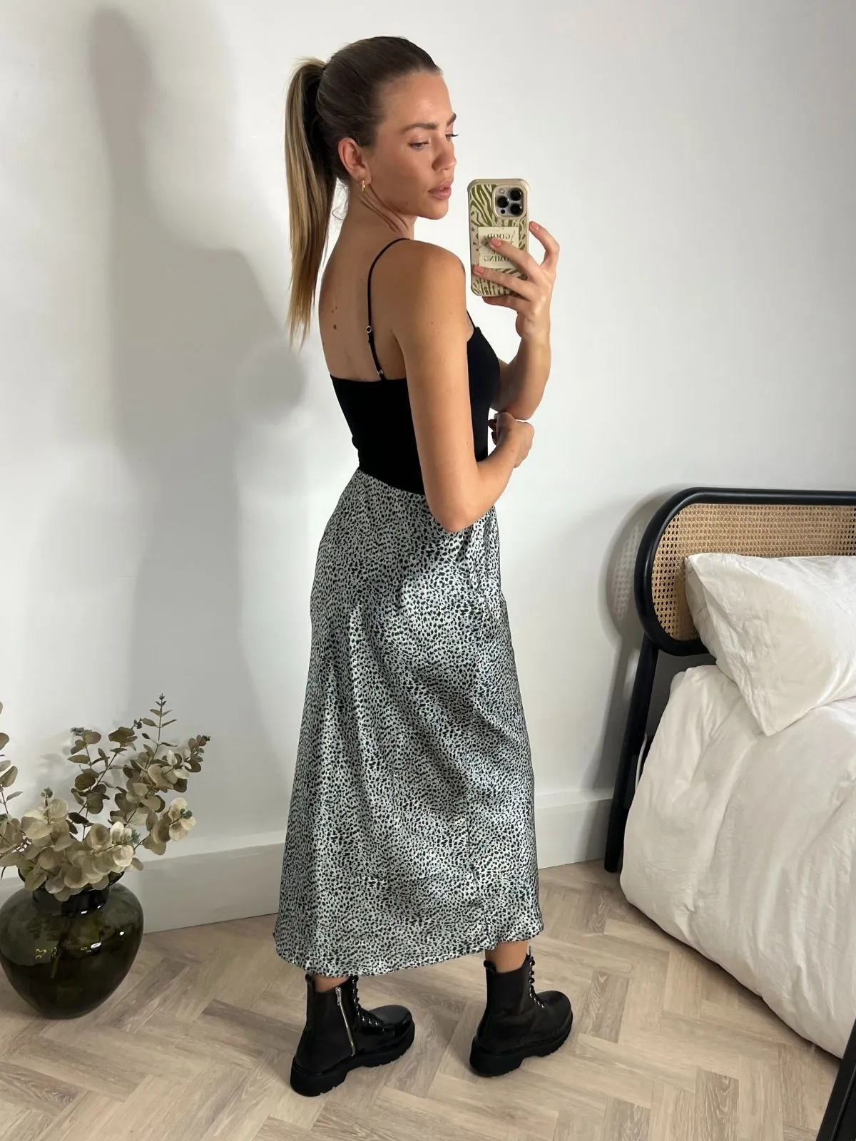 Cara Satin Slip Skirt / Grey Animal