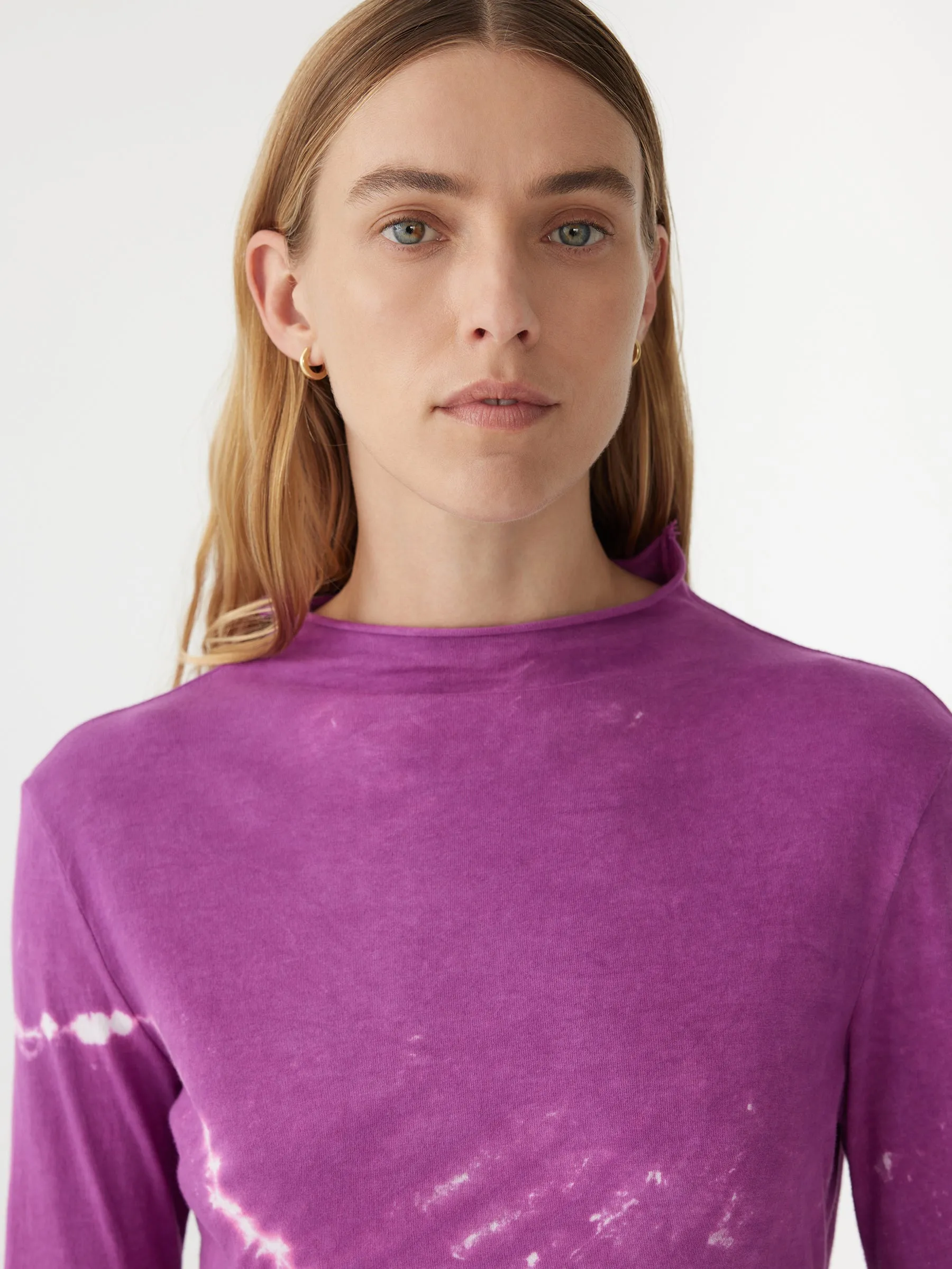 crescent dye raised neck t.shirt