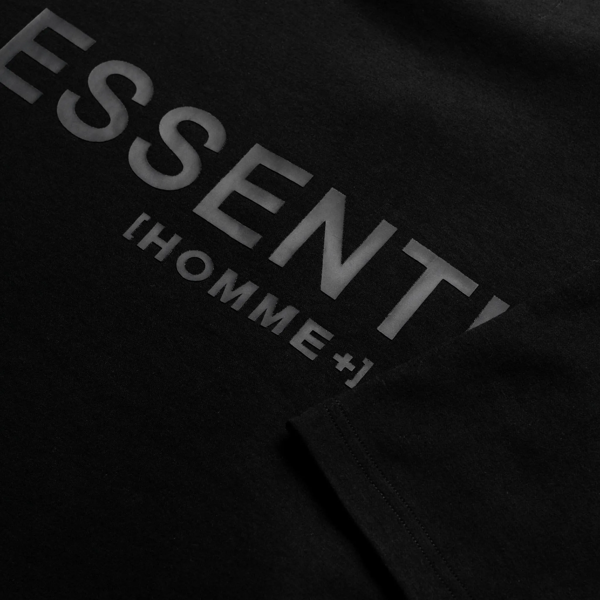 ESSENTIAL Rubber Logo Big Tee