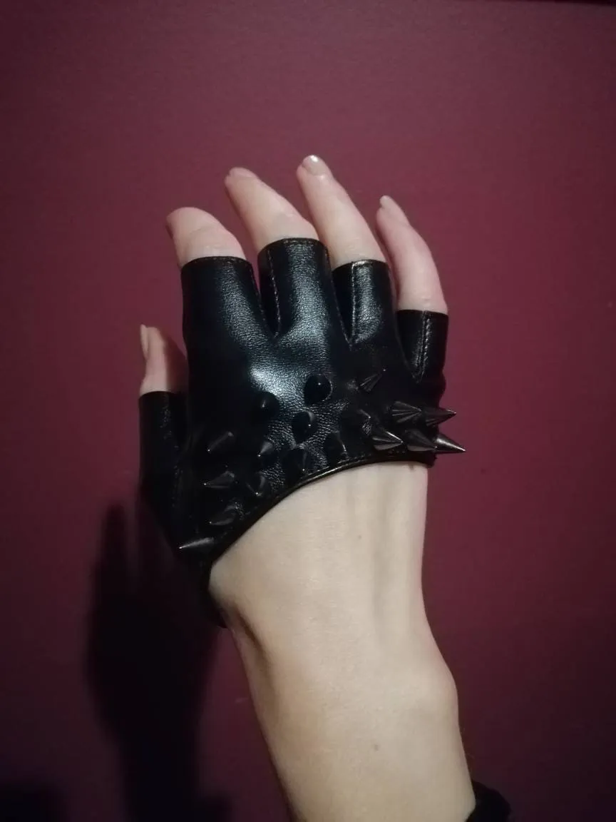 Shadow Puppet Faux Leather Cropped Gloves