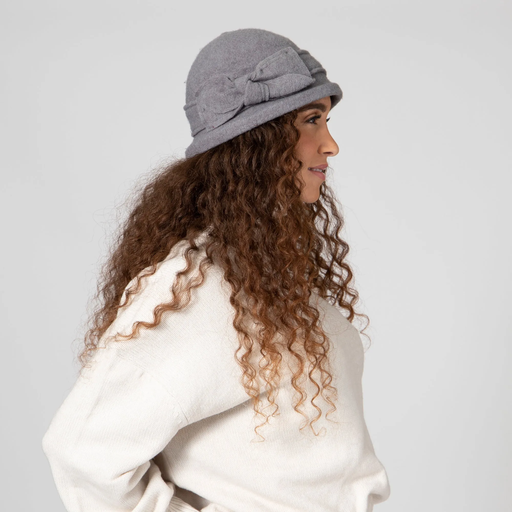 Women's Soft Knit Cloche With Bow