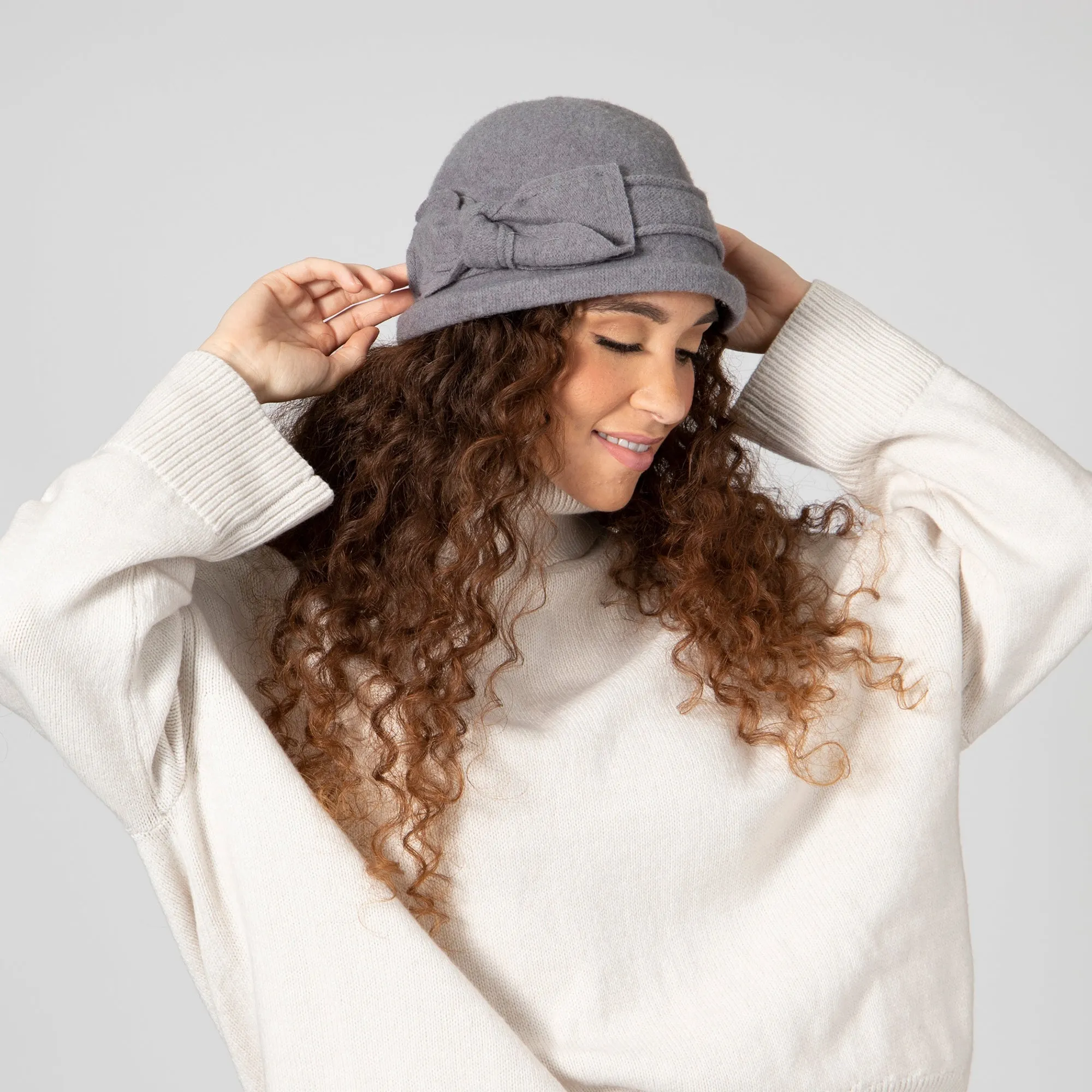 Women's Soft Knit Cloche With Bow